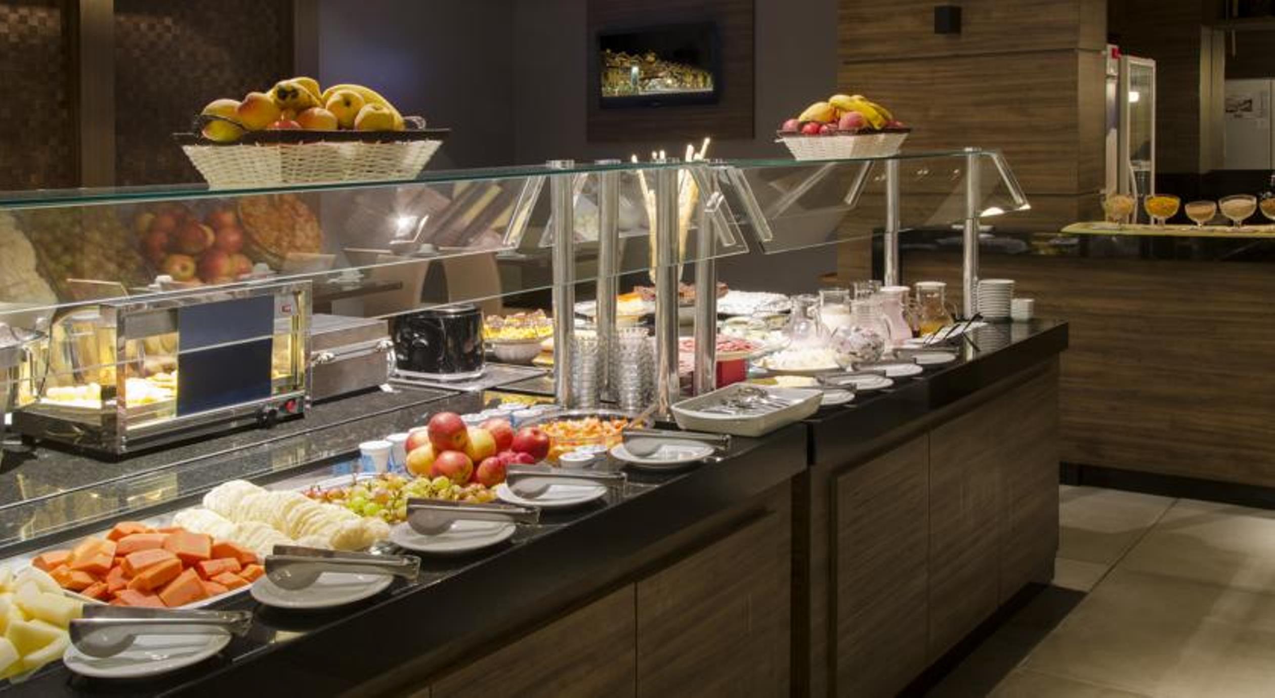 拉海图斯蒂洛中心酒店 格拉玛多 外观 照片 A buffet at a hotel