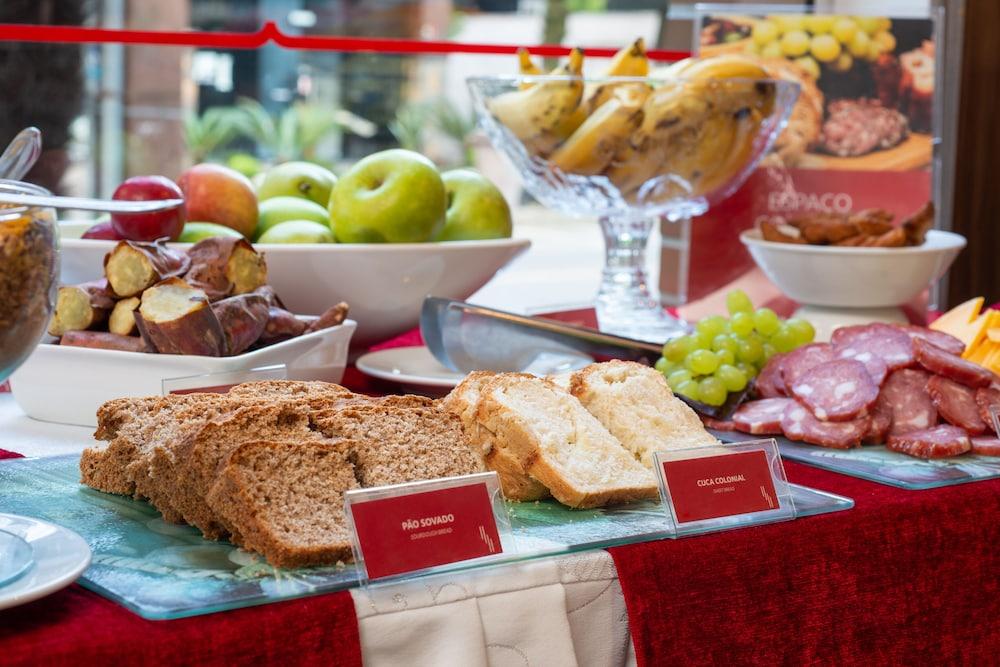 拉海图斯蒂洛中心酒店 格拉玛多 外观 照片 A buffet