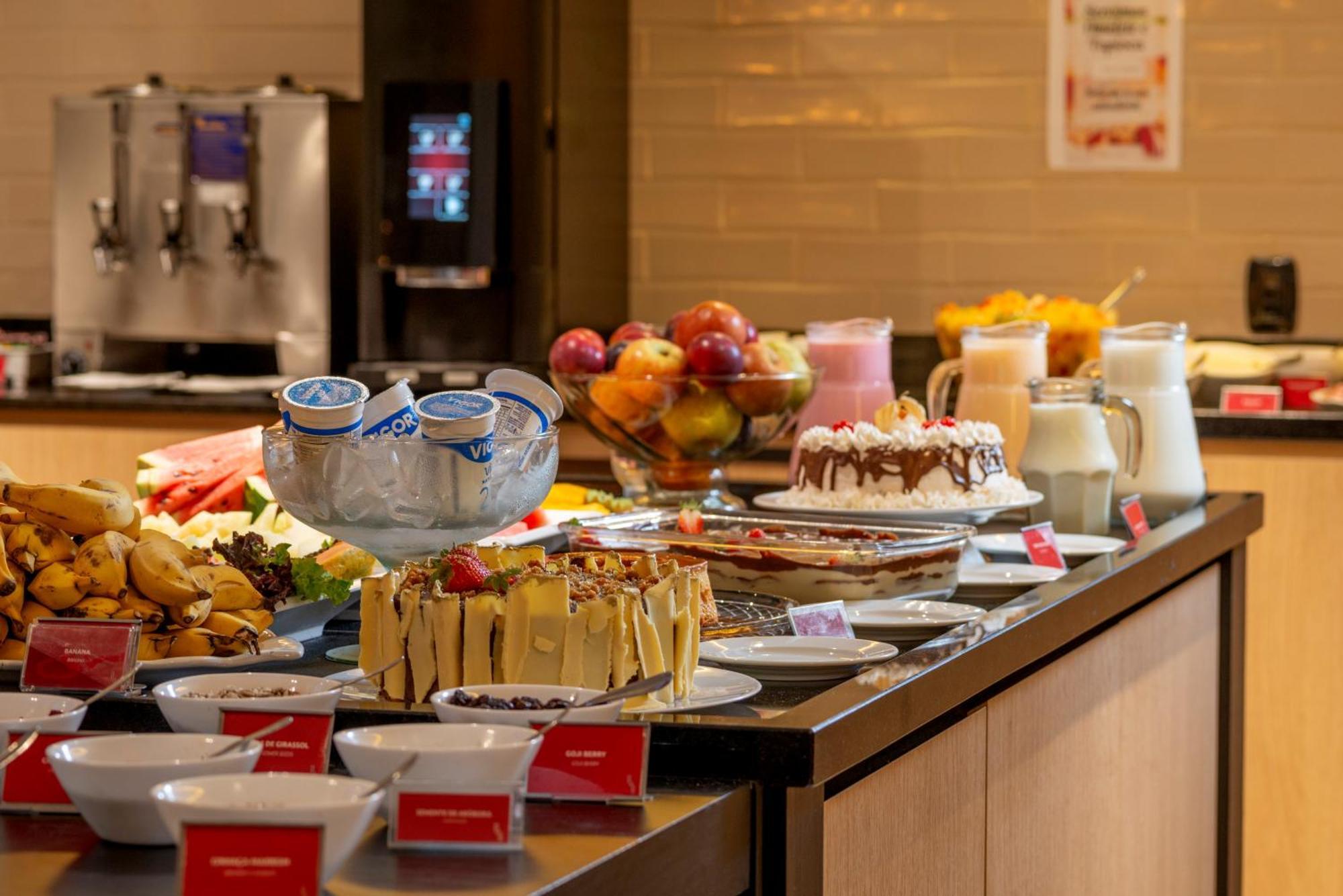 拉海图斯蒂洛中心酒店 格拉玛多 外观 照片 A buffet at a hotel