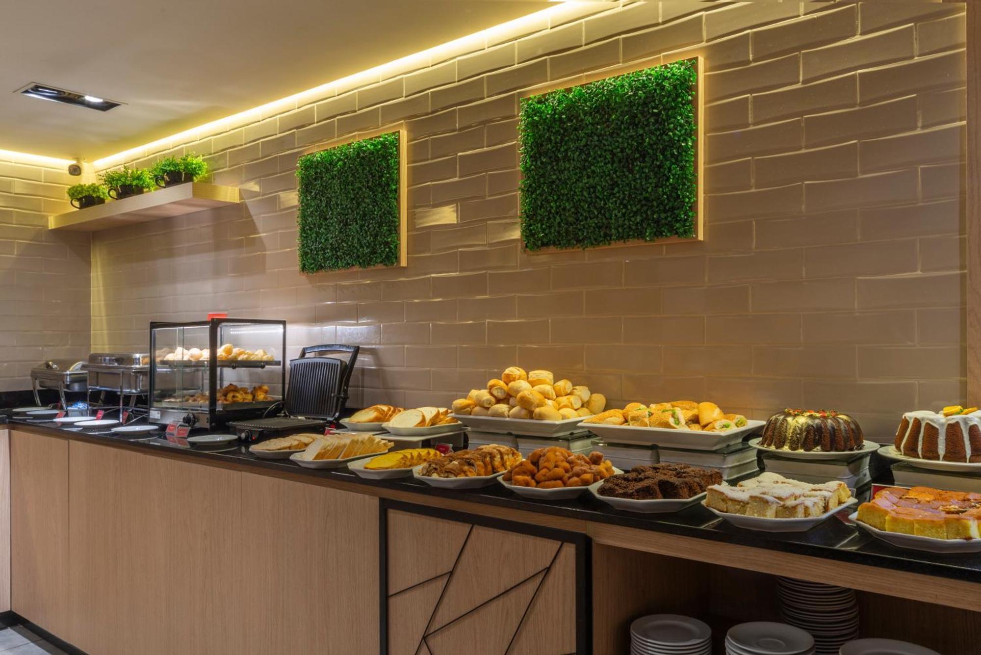 拉海图斯蒂洛中心酒店 格拉玛多 外观 照片 A buffet at a hotel
