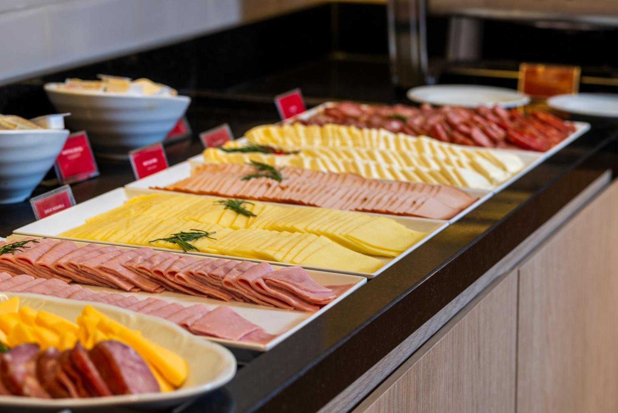 拉海图斯蒂洛中心酒店 格拉玛多 外观 照片 A selection of cold cuts